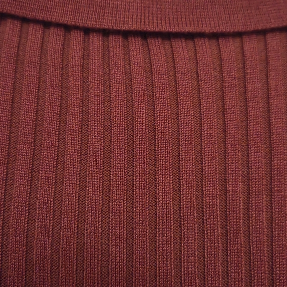 Elegant Burgundy Knit Dress with Feather Cuffs - Picture 4 of 5